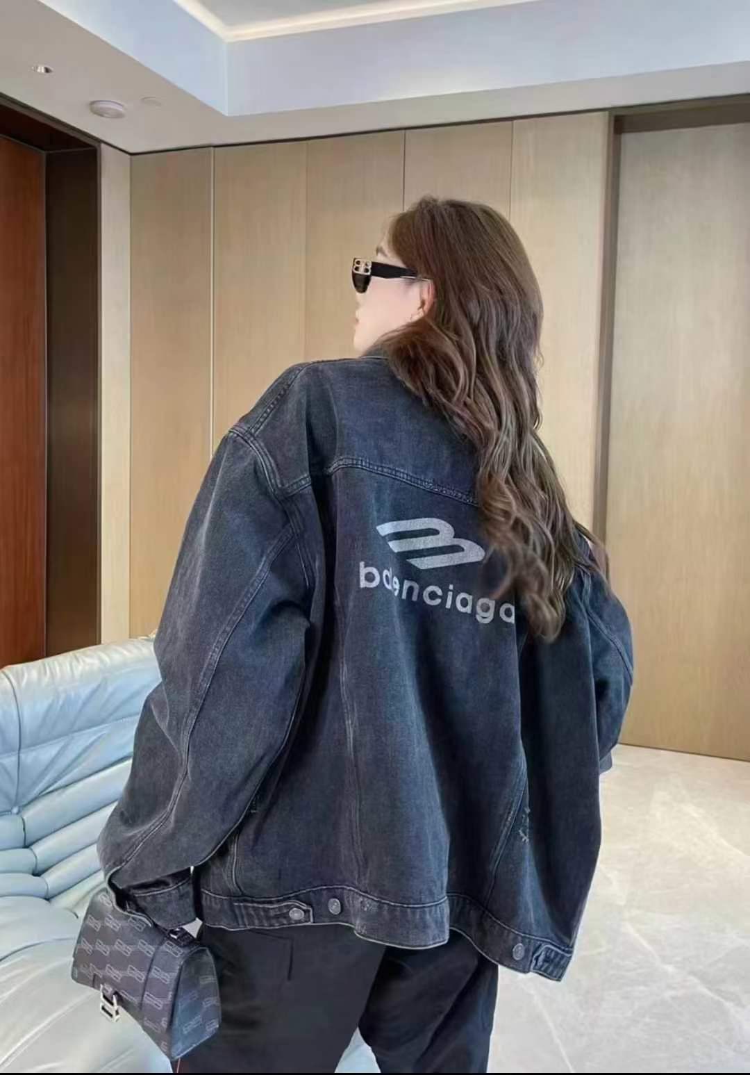Balenciaga Denim Jacket – Size XS (Pre-Owned)63828080019073114