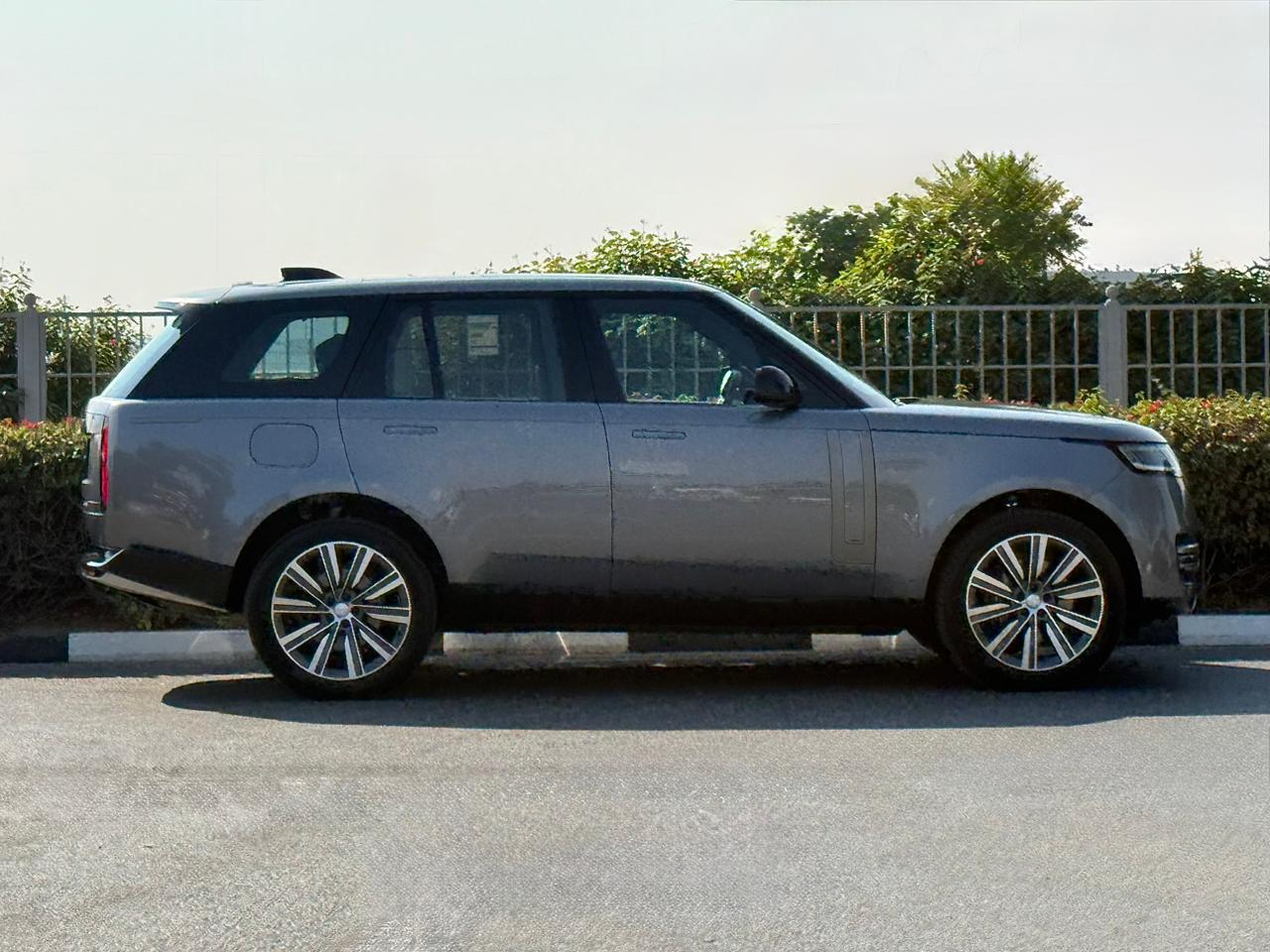 لاند روفر رينج روفر 2025 سعة 3.0 لتر V6 HSE MHEV بقوة 360 حصان بنزين أوتوماتيكي دفع كلي64611028145666112