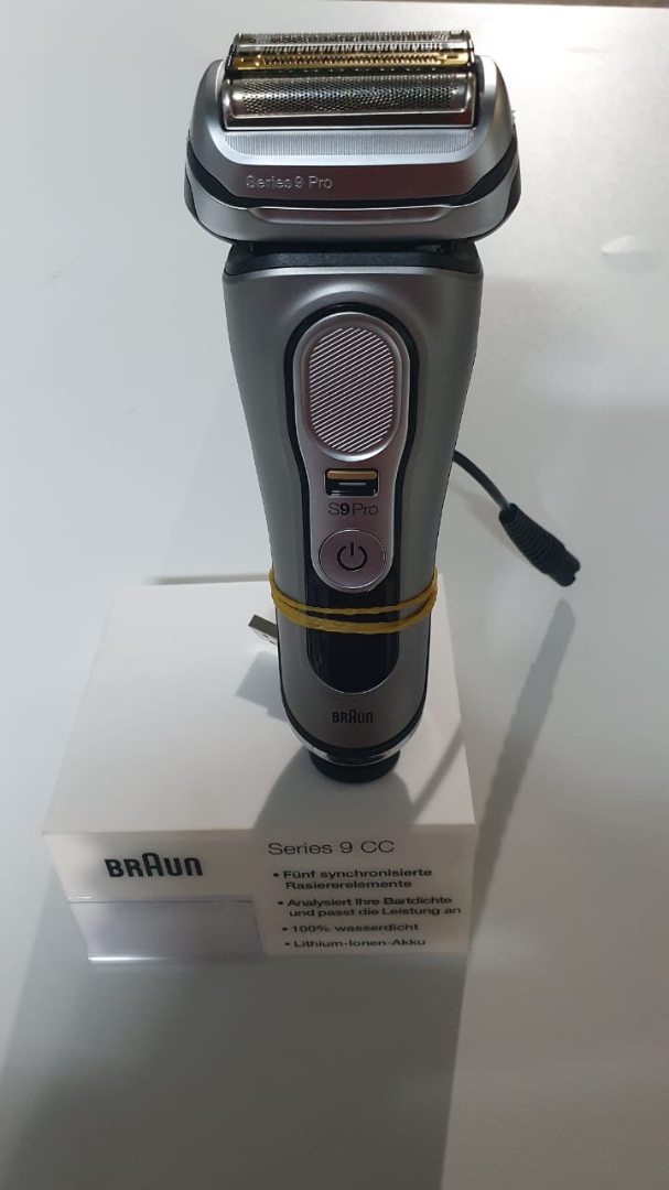 Experience a Close Shave with the Premium Electric Shaver!633624687059221111
