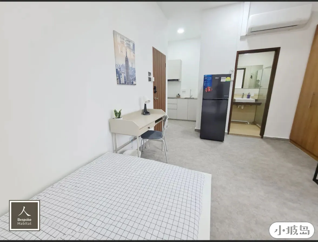 Rent a 6-bedroom, 6-bathroom house in Singapore SG, postal code 117453. Utilities including water, electricity, and internet are fully covered for 400 SGD.63384426500226112