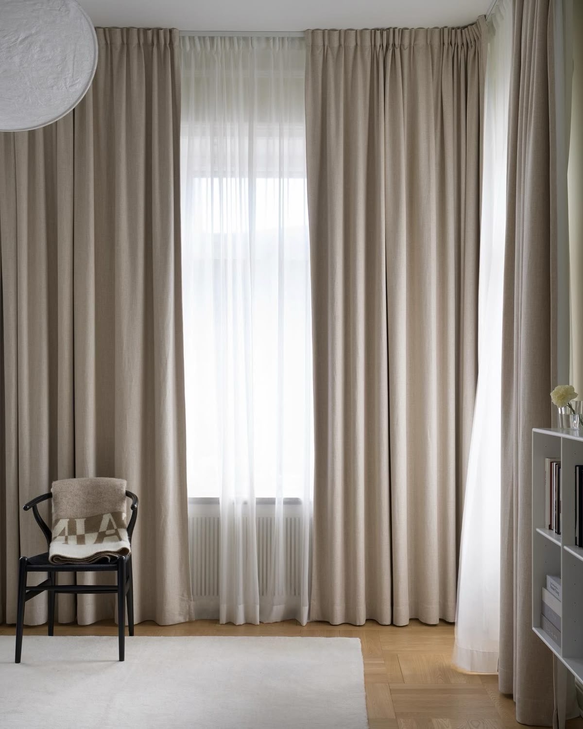 ستائر عازلة للضوء