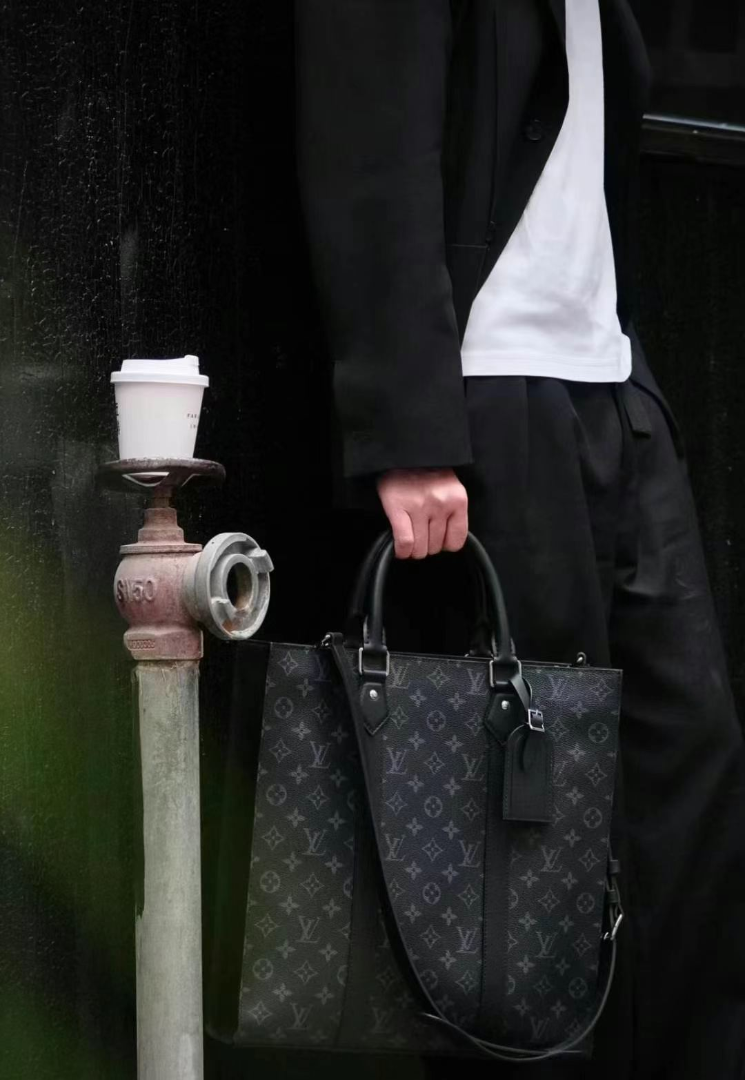 Louis Vuitton Sac Plat Tote – Monogram Eclipse | 95% New | Full Set63228058224641112