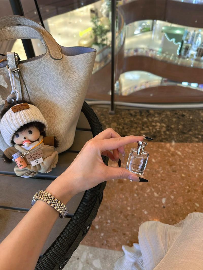 Sample of perfume used by oneself 15 ml64439905540481110