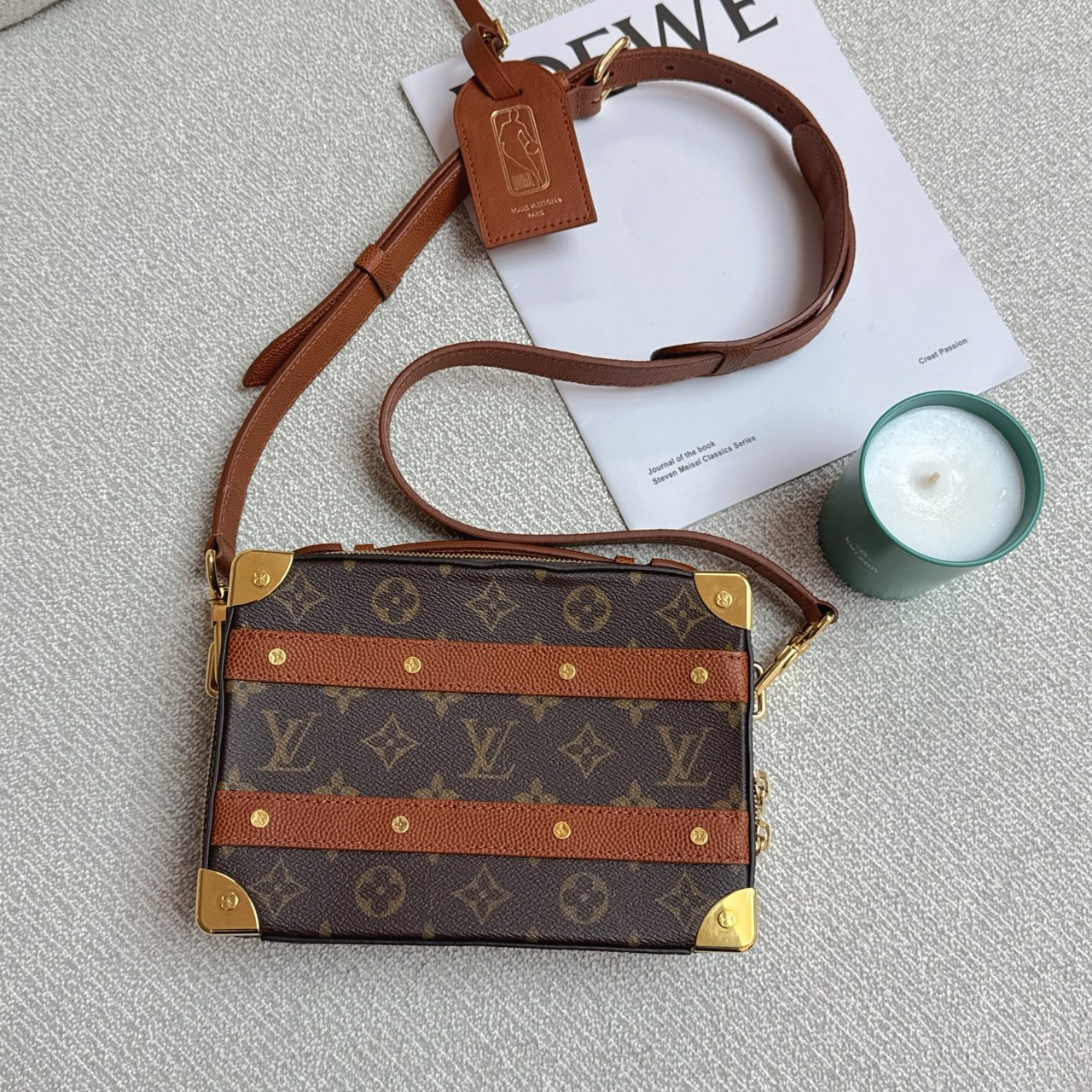 Bolso tipo caja Handle Trunk de Louis Vuitton/LV en colaboración con la NBA