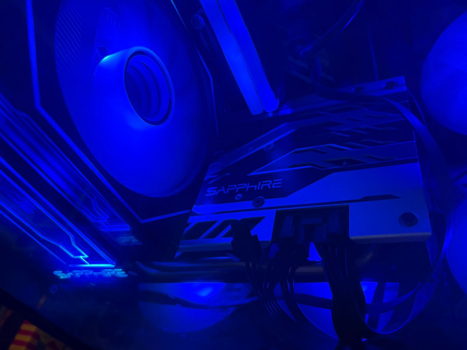 GPU Radeon RX 570 Nitro+ 8GB GDDR5 (256-Bit) – Excellent Condition64189226415234114