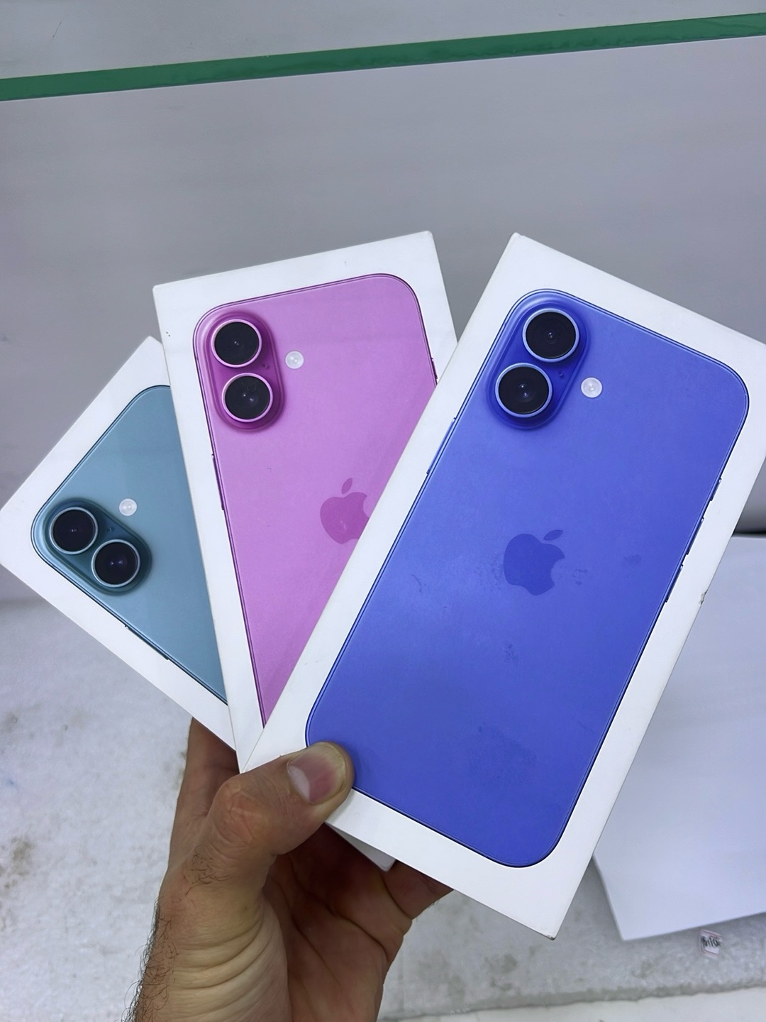 آيفون 1664446285693057112