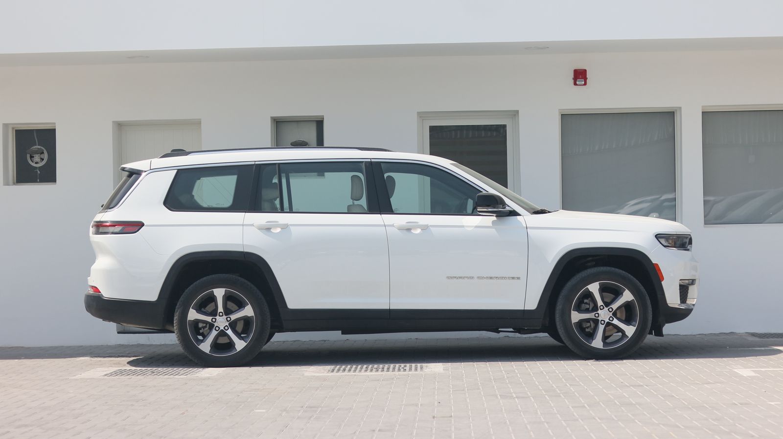/ar/city-dubai/cate-car-used-car/jeep-grand-cherokee-limited-2023-vxr-6407662538201911/-3