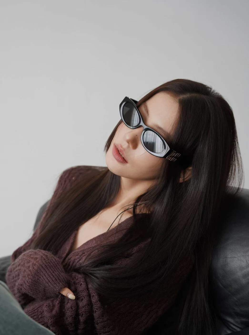 Brand New Miu Miu Sunglasses – Oval Frame with Gold Logo63227744410753113