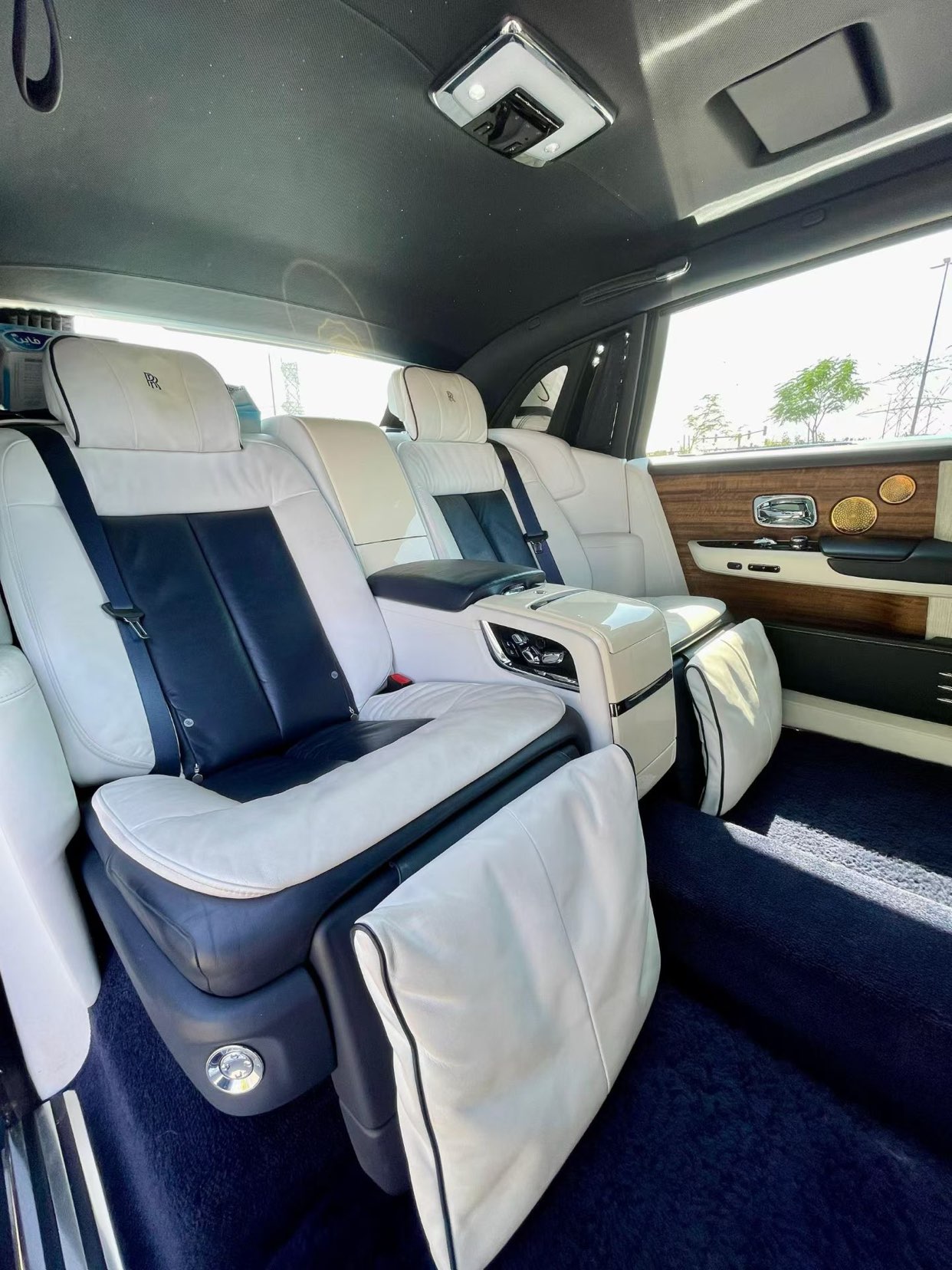/en/city/cate-car-used-car/2019-rolls-royce-phantom-extended-gcc-6414408208256111/-7