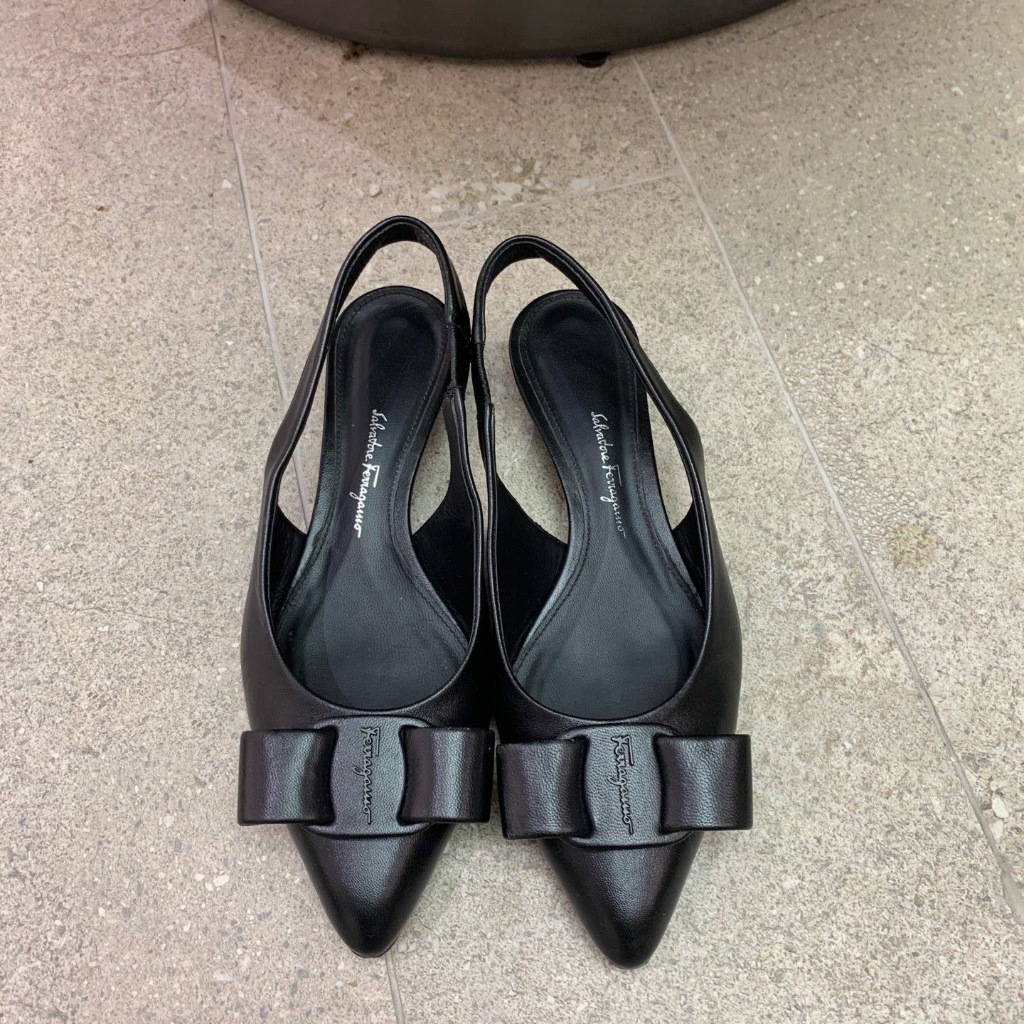 Ferragamo/菲拉格慕 黑色尖頭蝴蝶結平底涼鞋