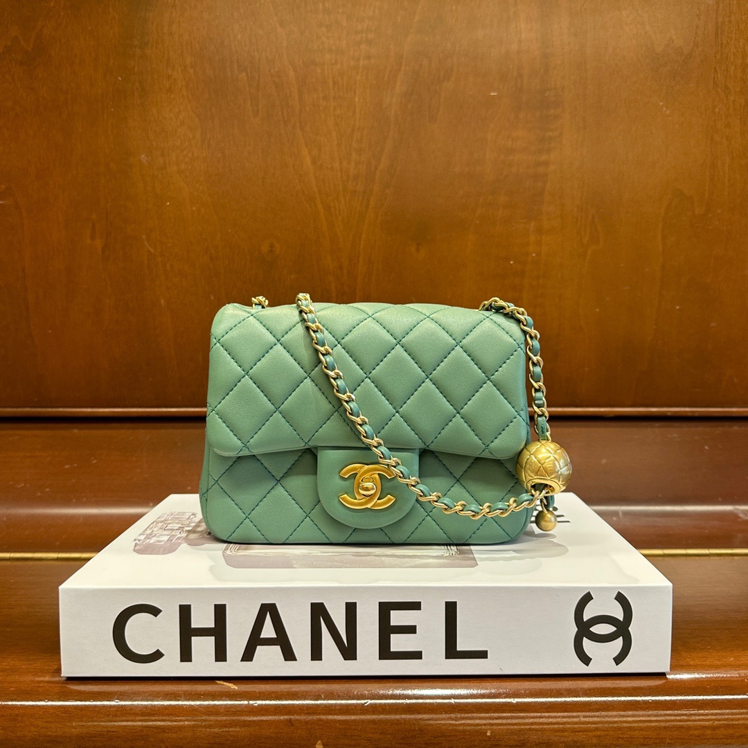 Chanel/Chanel Bolso Cuadrado con Perlas Doradas