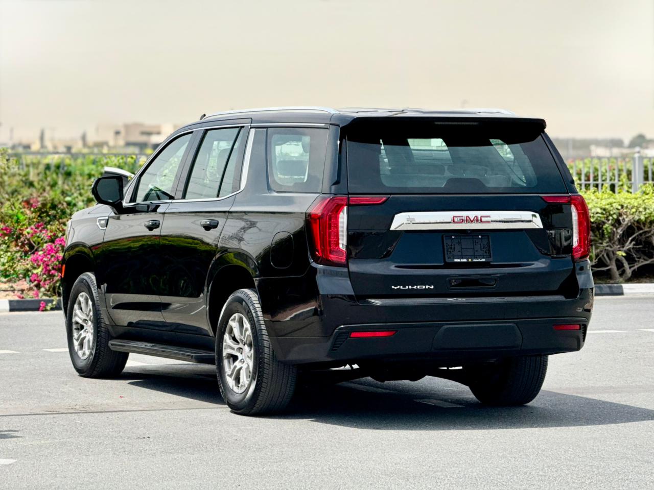 جيمسي يوكون 2023 سلت بمحرك V8 سعة 5.3 لتر، دفع أمامي أوتوماتيكي يعمل بالبنزينext4 gmc-yukon-2023-5-3-v8-slt-2wd-petrol-auto-fwd-449521596634900484