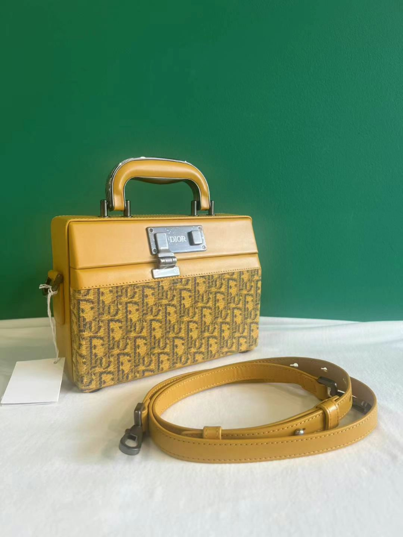 Dior Lock Vintage Box Bag – Yellow Dior Monogram | Pre-owned | Unisex10 Dior Lock Vintage Box Bag – Yellow Dior Monogram | Pre-owned | Unisex632282011272981110