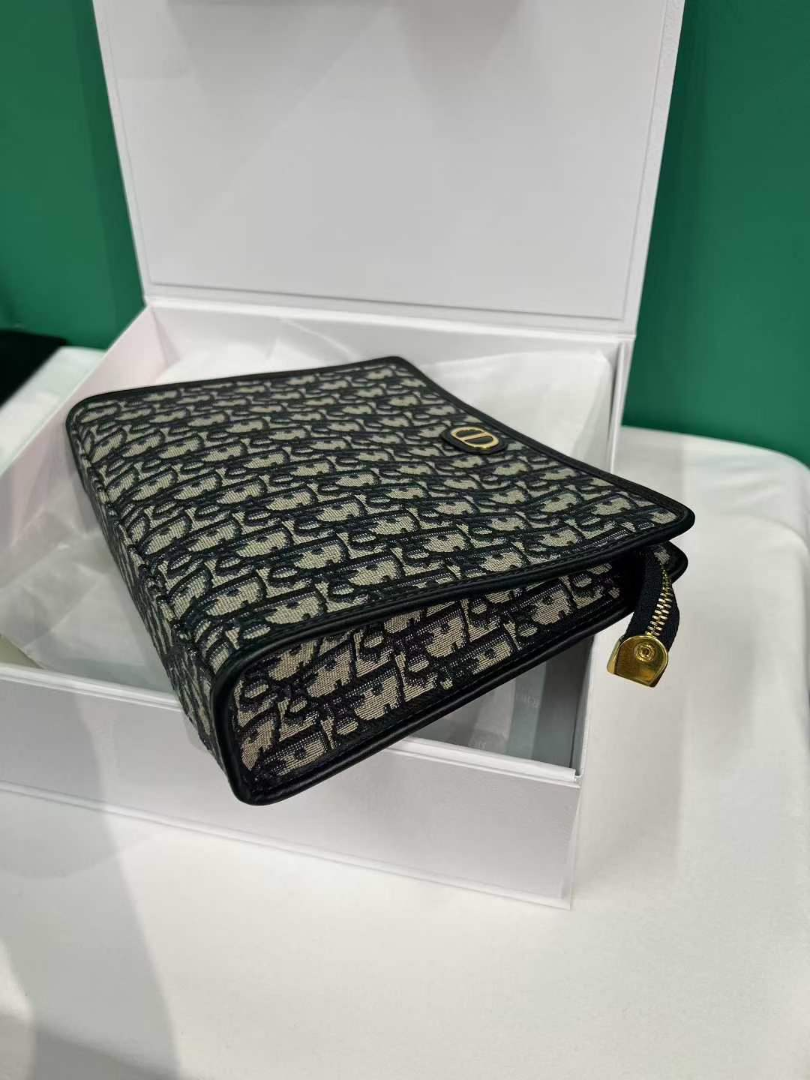 Dior Men’s Oblique Pouch Clutch – Iconic Monogram | Excellent Condition63227477169026111