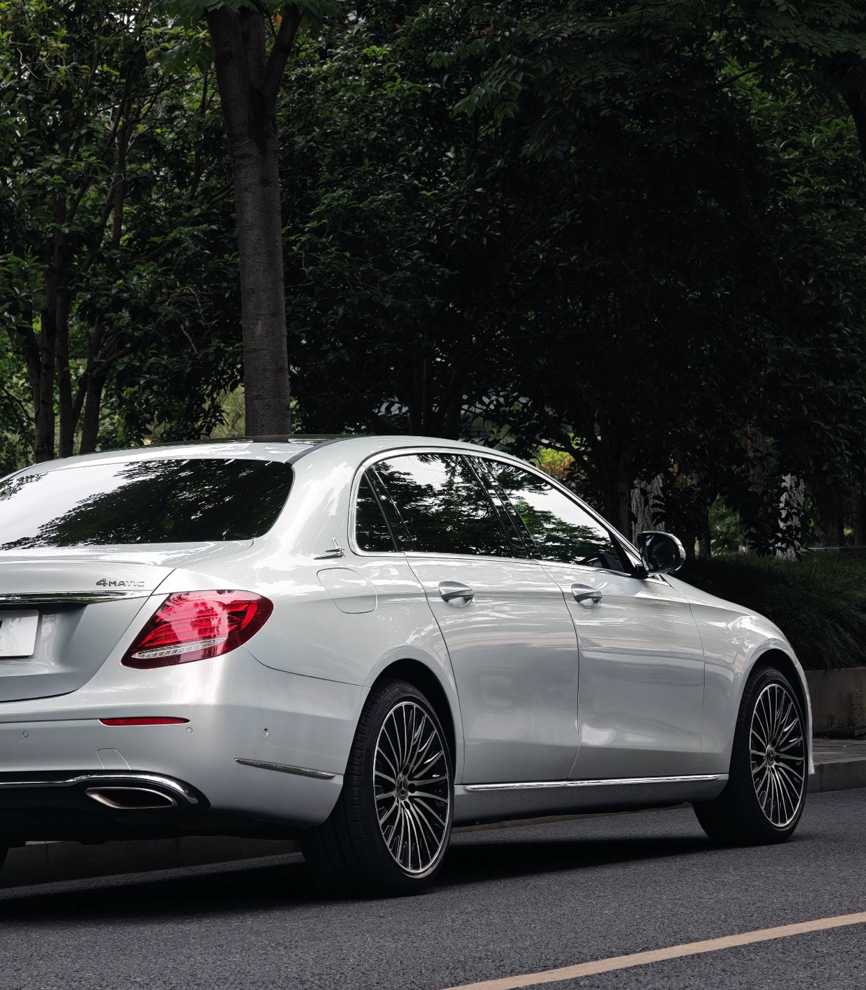 /ar/city-dubai/cate-car-used-car/mercedes-benz-e-class-2016-e-300-petrol-auto-rwd-52007974116328448/-2