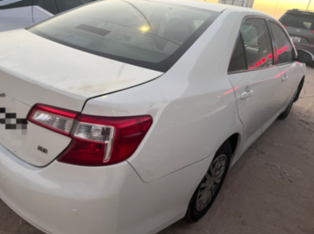 تويوتا كامري 2014 بيضاء اللون 2.5 لتر 4 سلندر62894567324290112