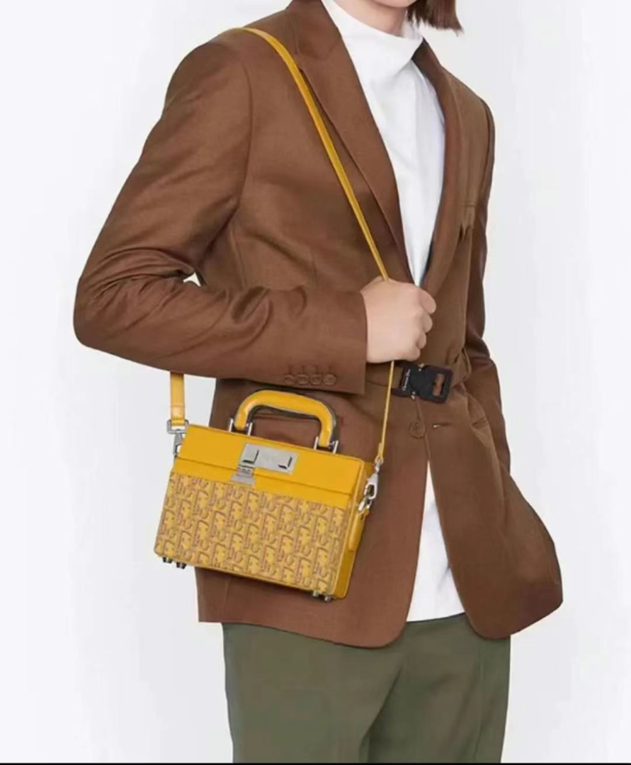 حقيبة داريوال vintage بقفل – صفراء بعلامة داريوال | مستعملة | للجنسين63228201127298114
