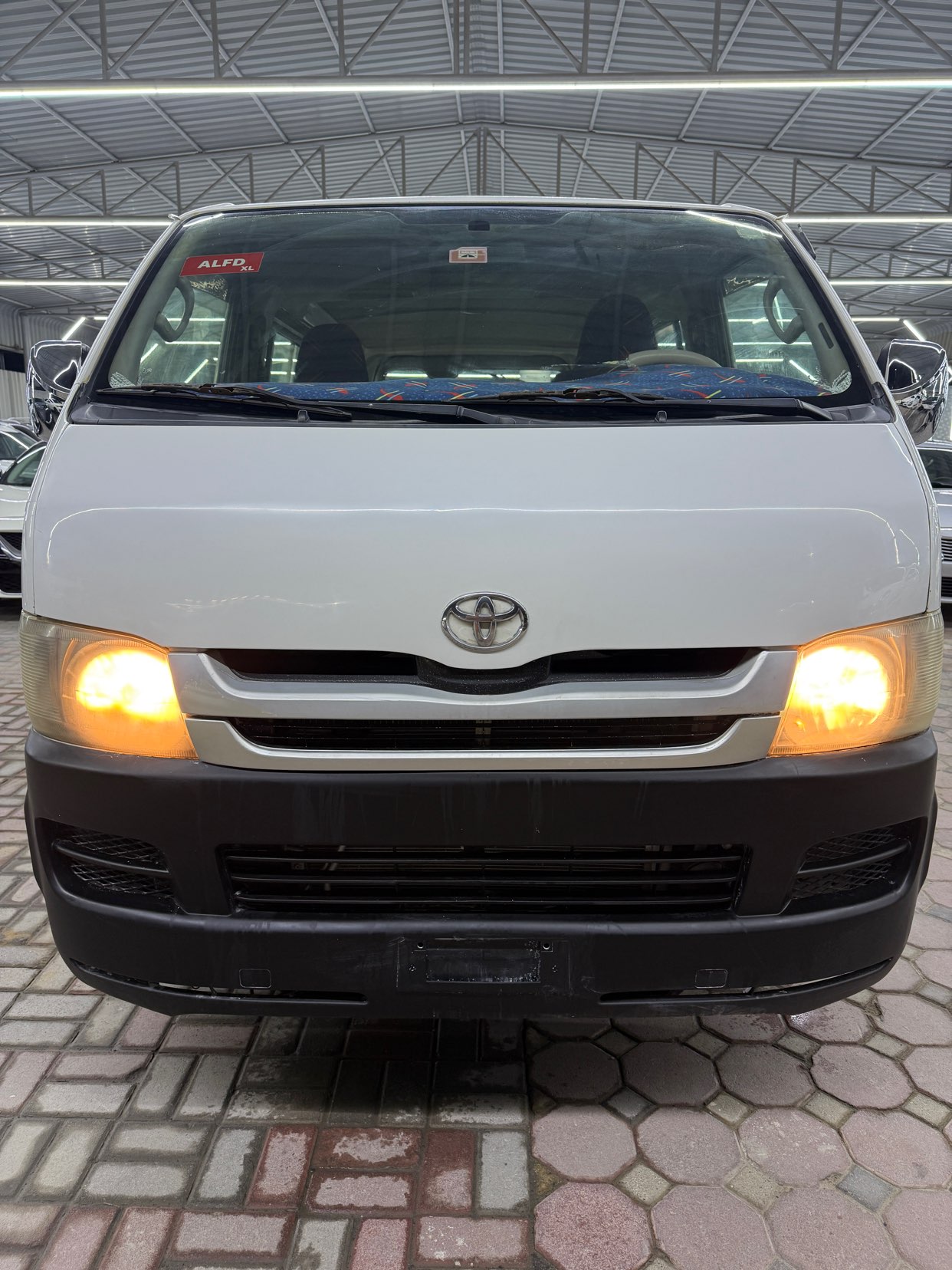 nissan-urvan-64279586364929110