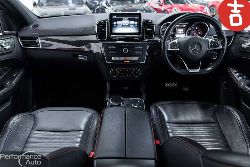 The Perfect Combination of Luxury and Practicality64687629882241112