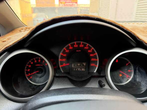 honda-jazz-fit-2010-64840567670403113