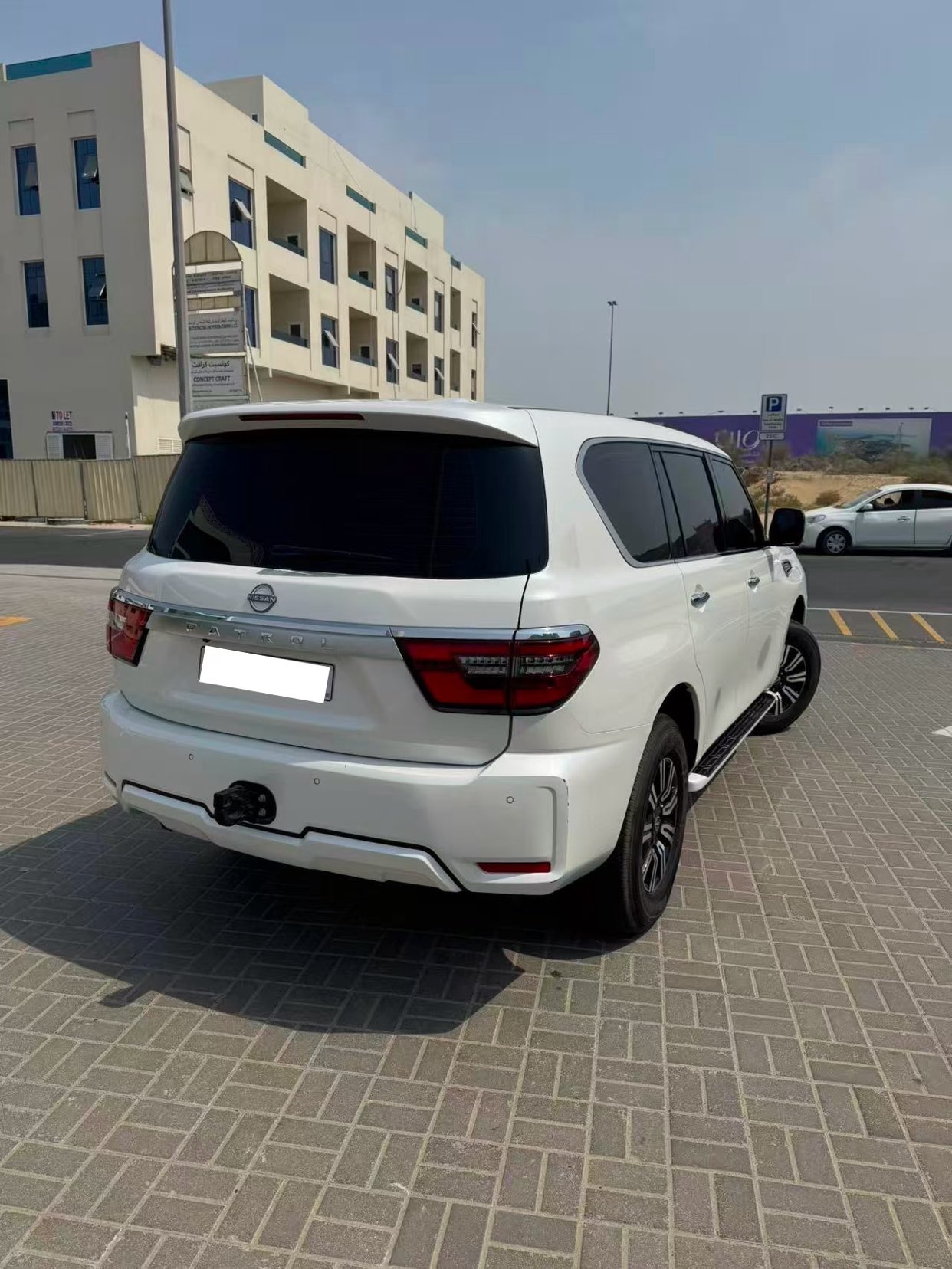 دبي تبيع نيسان تور غلف63792600150275111