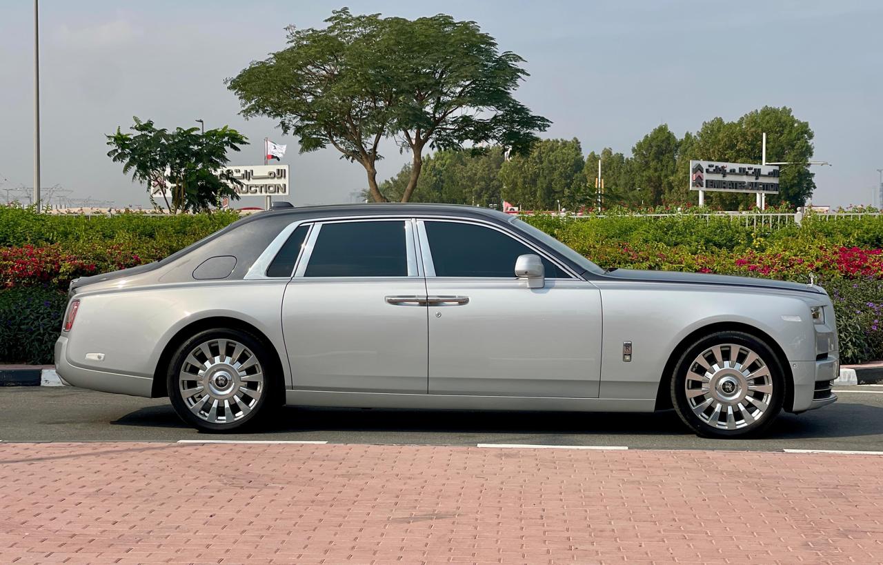 2019 Rolls Royce Phantom Dual Tone Gcc Spec  with 56,400 km driven63756763008259114