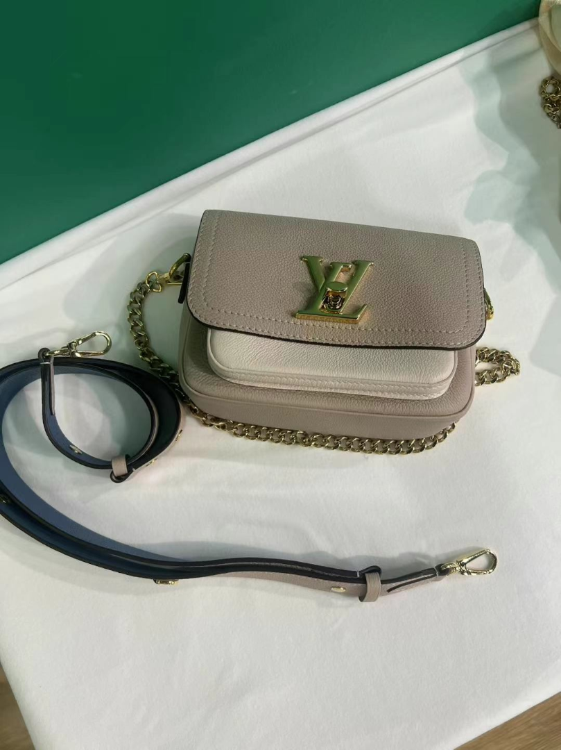 Louis Vuitton LockMe Tender Bag – Grained Calfskin | Like New (98%)12 Louis Vuitton LockMe Tender Bag – Grained Calfskin | Like New (98%)632281762087711112
