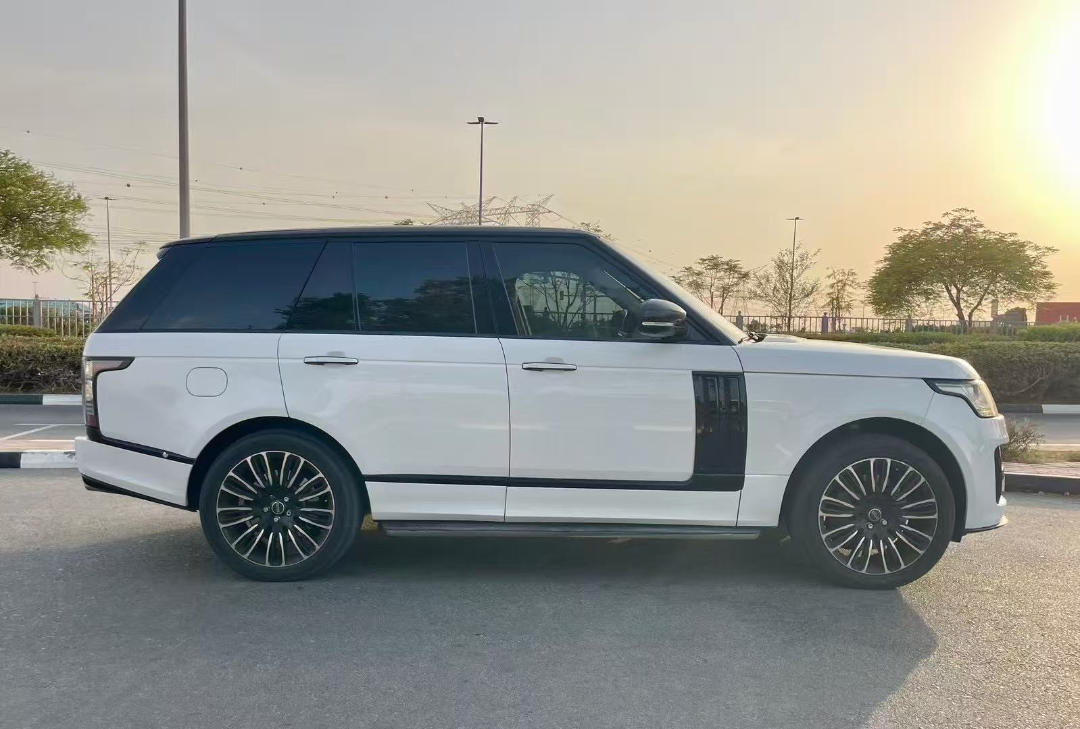 Range Rover 2015 | Clean Condition | 190,000 km | AED 45,00063524888659714113