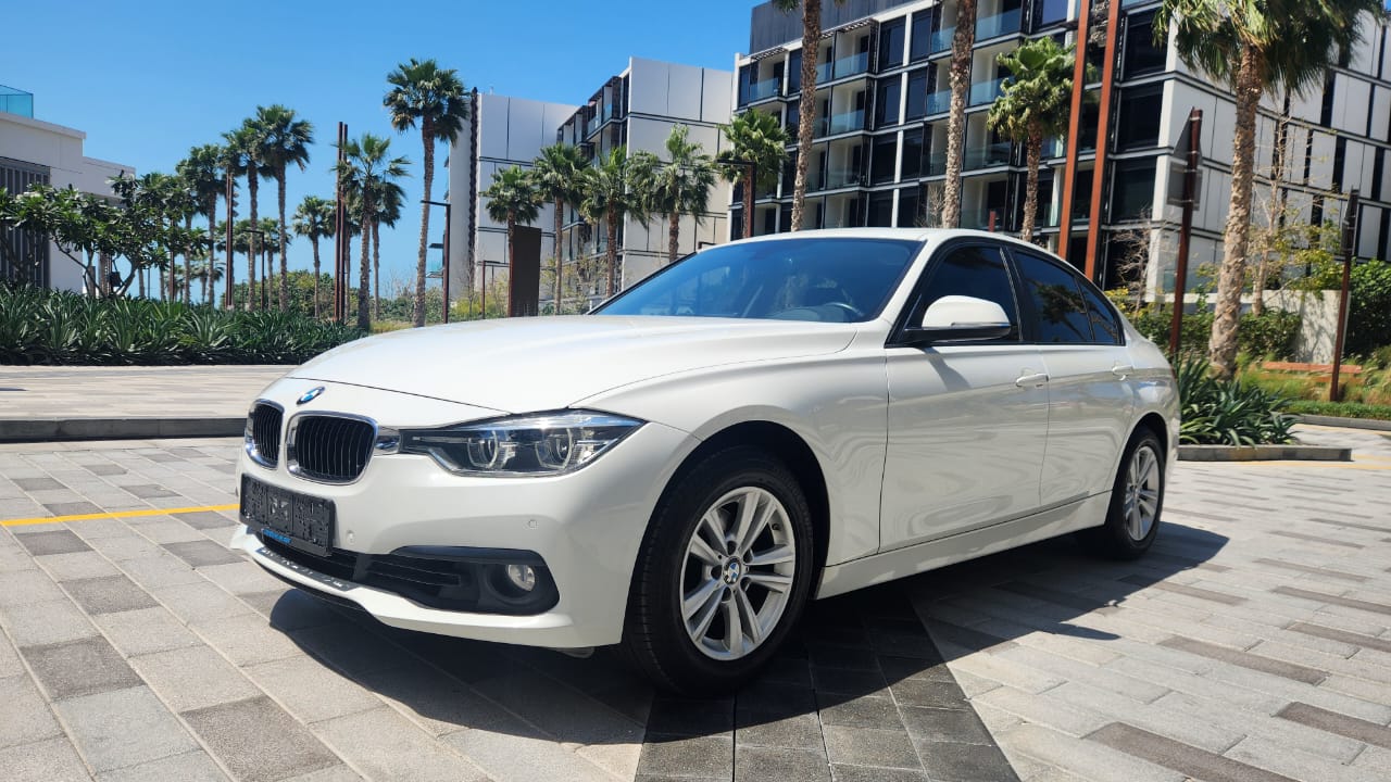 2018 بي إم دبليو 318i 1.5 لتر / 3 أسطوانات حالة ممتازة63703056492163110