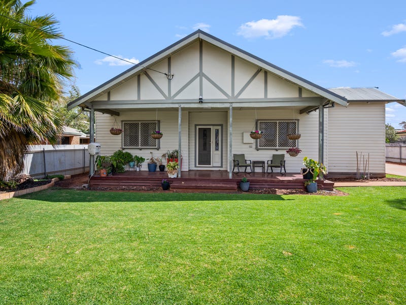 35 Burkett Drive, Hannans, WA 6430