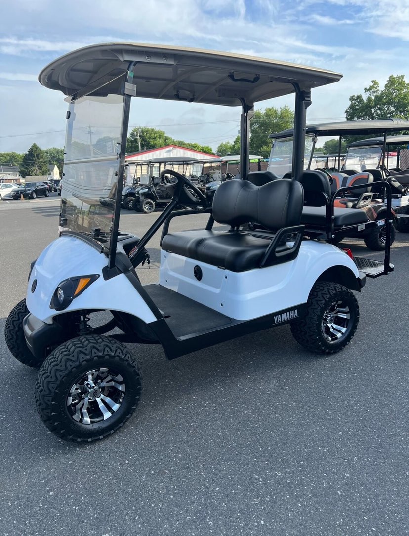 2017 YAMAHA DRIVE2 48 VOLT ELECTRIC GOLF CART, 3″ LIFT, GLACIER WHITE63711008668547110