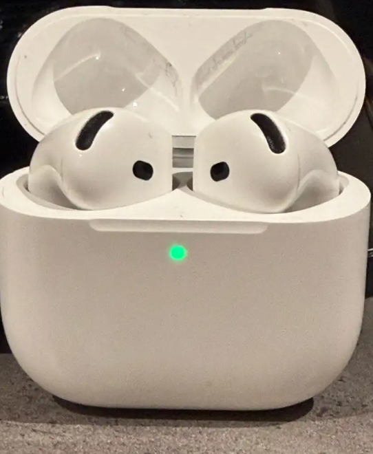 Airpods 4 with Noise Cancellation