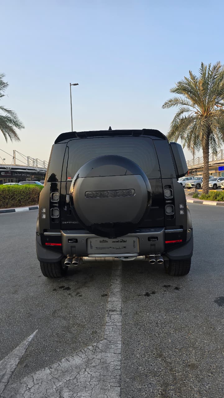 Defender 110 HSE - V8 -  P 525 - Carithian Edition - GCC Specs - 202463678555560579113