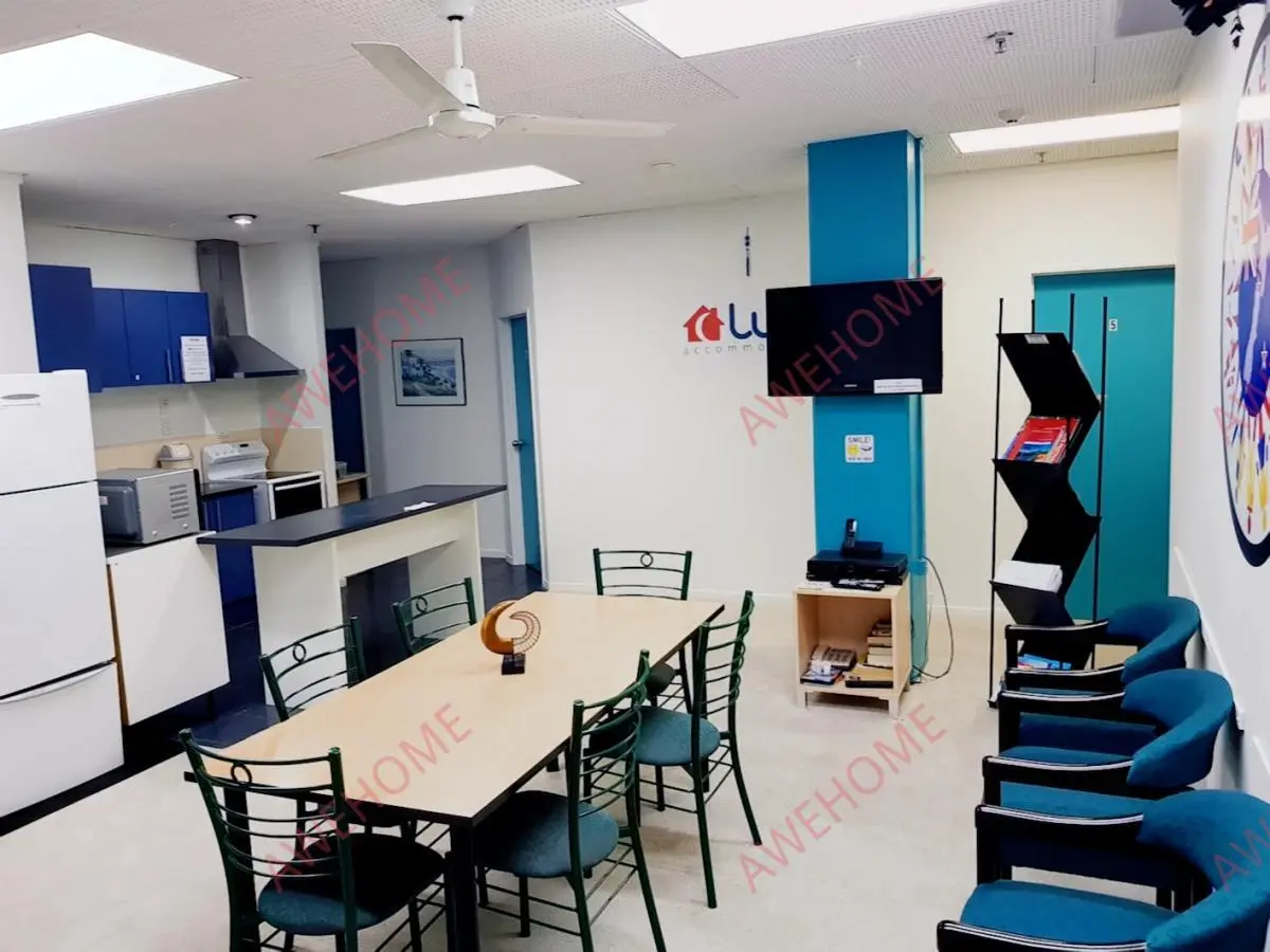 Luau 2B Albert64253282200194111