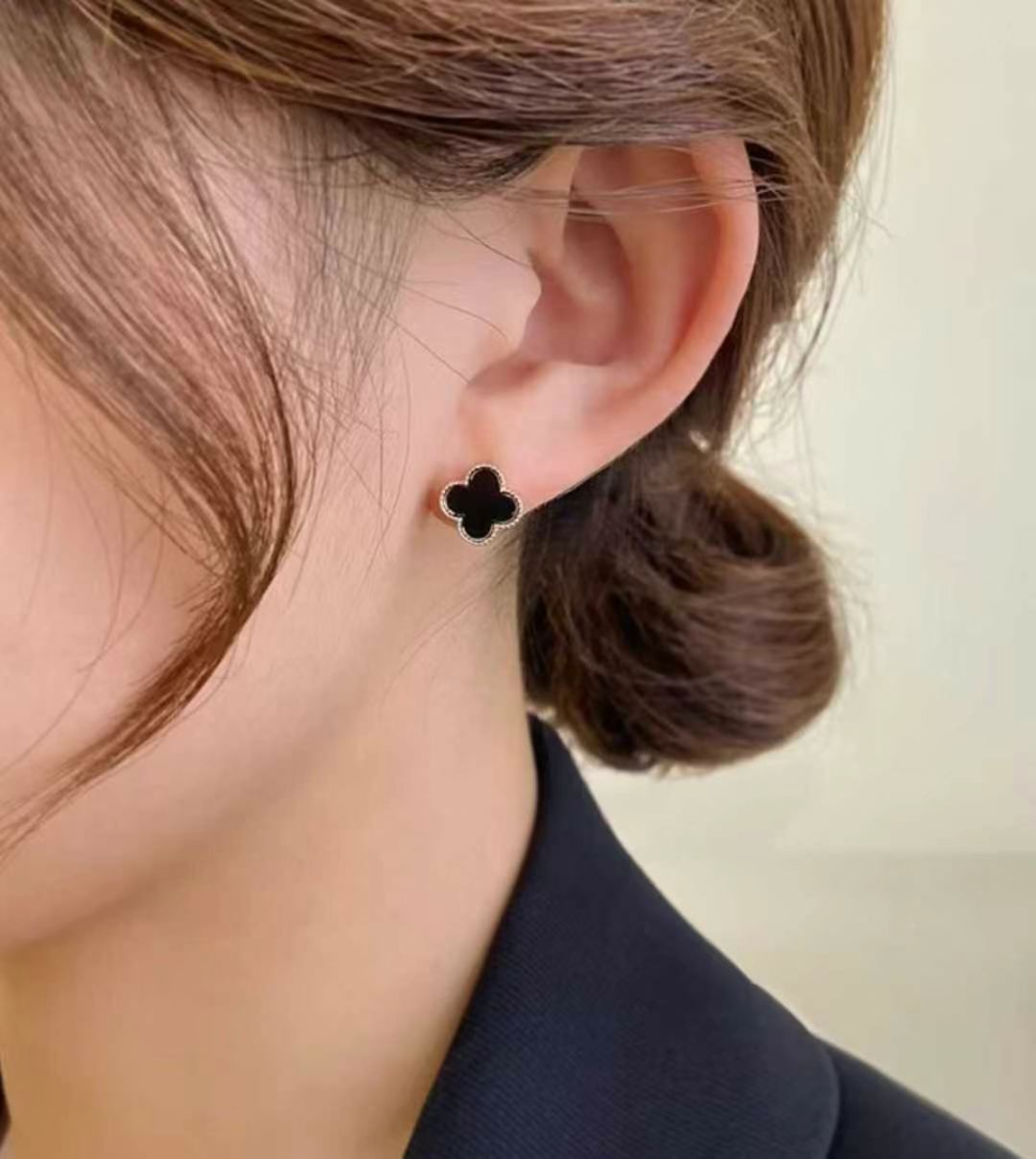 Van Cleef & Arpels Sweet Alhambra Earrings – Black Onyx & 18K Yellow Gold | Full Set (12/2023)63228151307779113