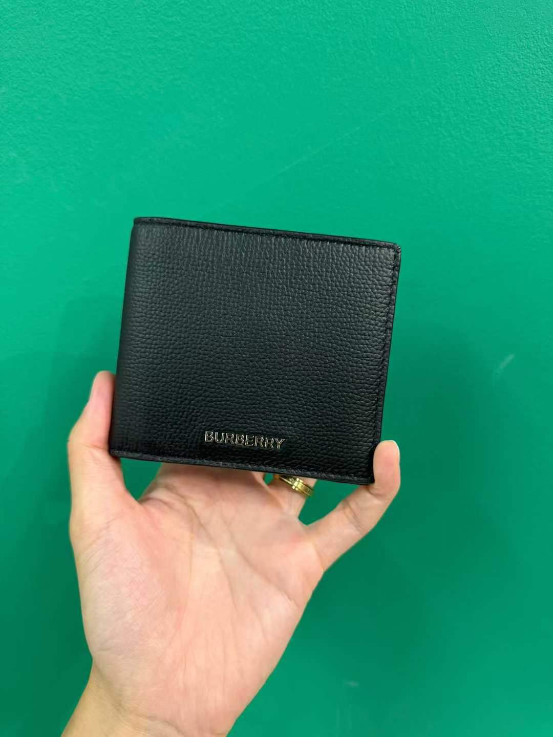 Burberry Black Bi-Fold Wallet – Excellent Condition
