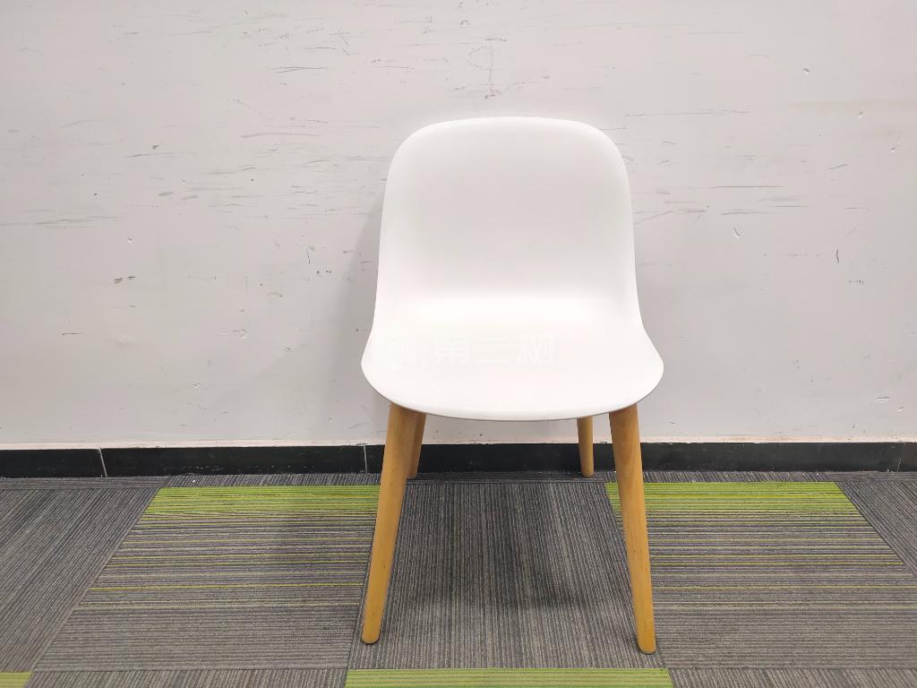 Domestically Produced Brand Second-Hand Four-Legged Office Chair, White64833542677377113