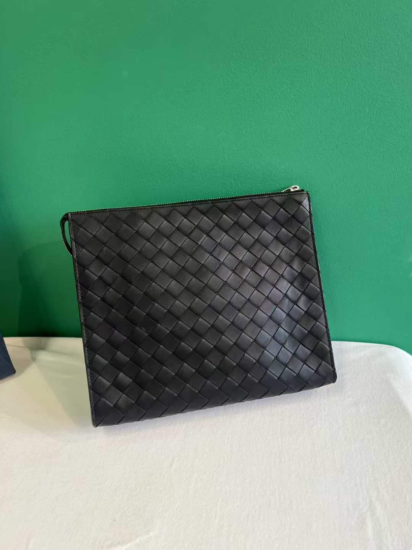 Bottega Veneta Intrecciato Leather Pouch – Excellent Condition3 Bottega Veneta Intrecciato Leather Pouch – Excellent Condition63227793111298113
