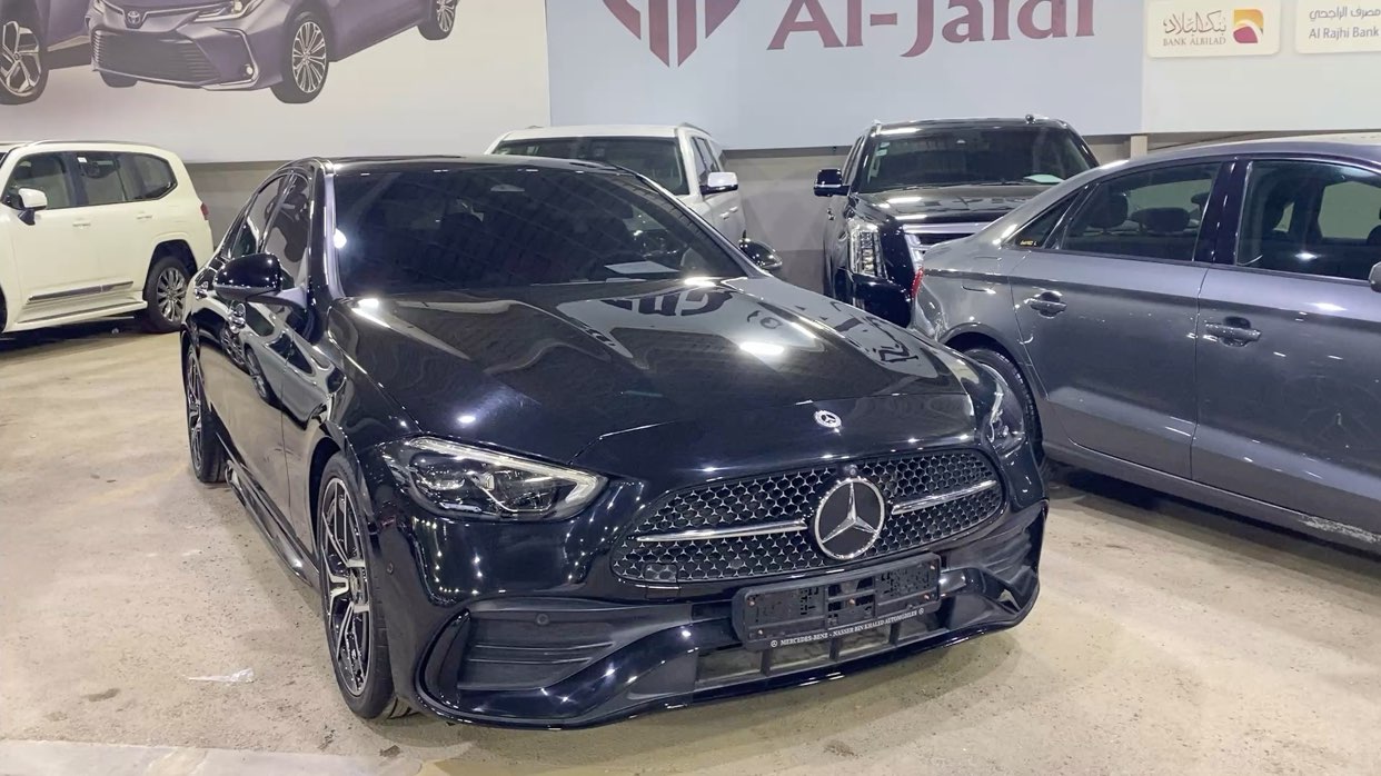 مرسيدس C300-2023 فل كامل بحالة الوكالة64357649973251111