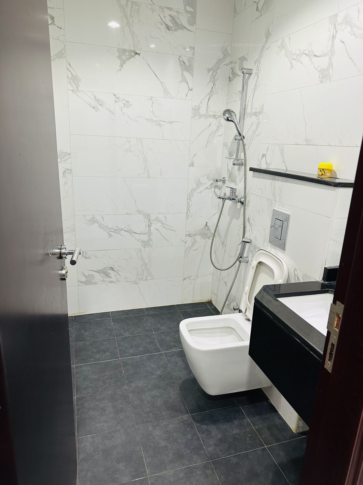 شقة بغرفة نوم واحدة واسعة! يمكن استخدامها كغرفتي نوم! منطقة أرميتاج - تتضمن موقف سيارات64137545598593111