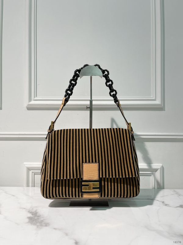 FENDI SHOUDER BAG