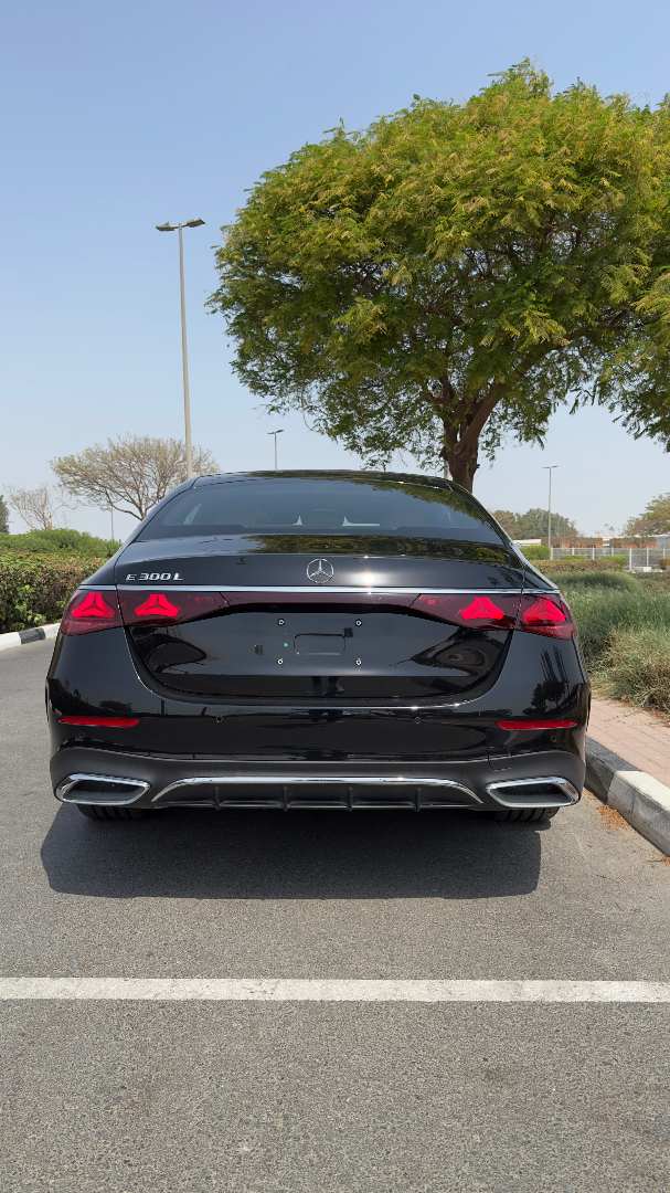 ميرسيدس بنز E-300L 63789440611586112