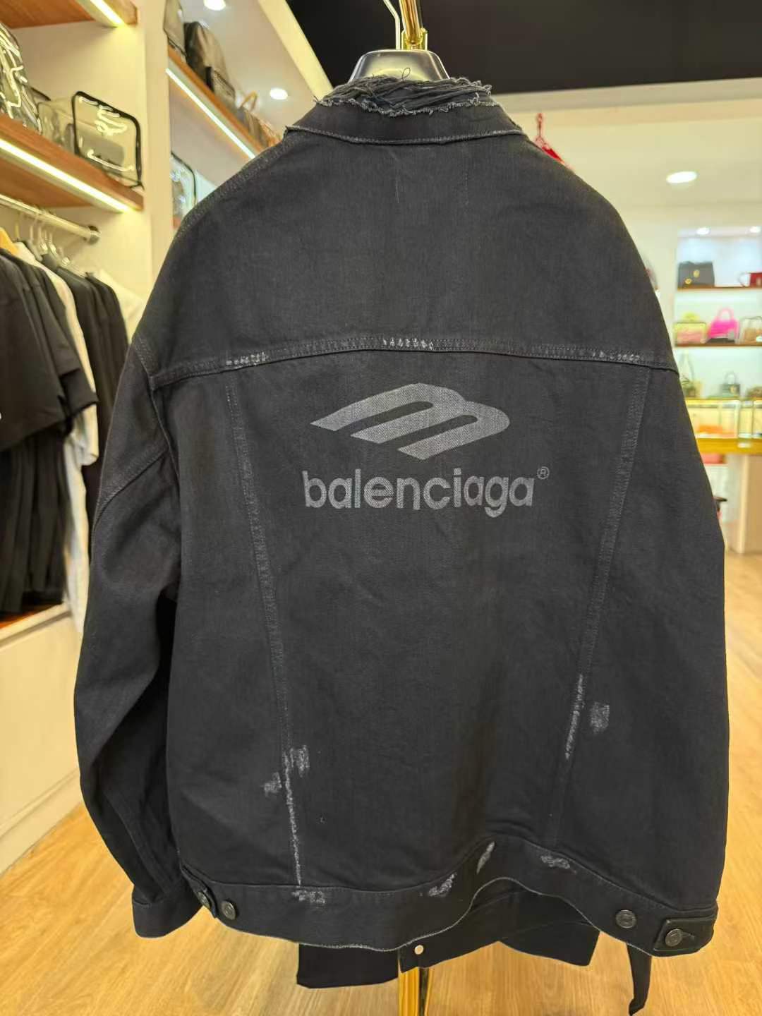 Balenciaga Denim Jacket – Size XS (Pre-Owned)63828080019073111